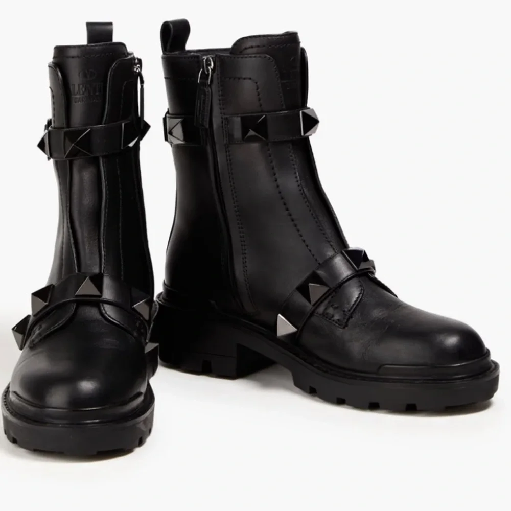 Valentino Garavani Roman Rockstud Black Leather Combat Boots size 37 US 7 NIB - Picture 7 of 16
